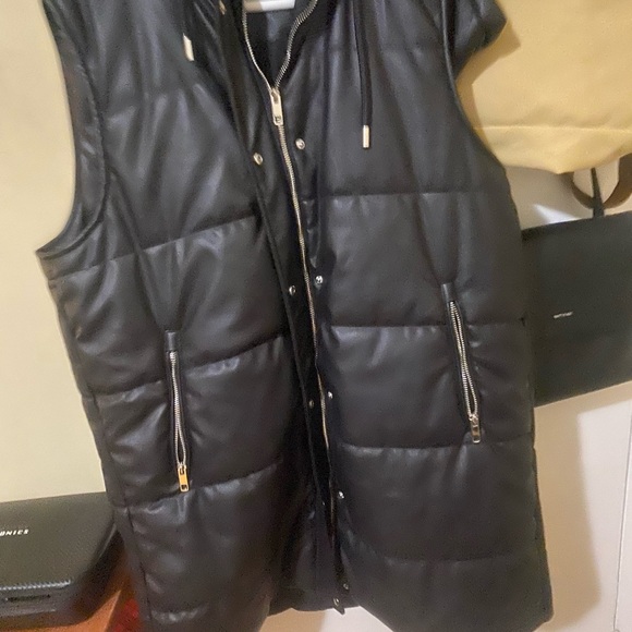 Black Quilted Puffer Vest with Zipper Closure and Stand-Up Collar - Picture 3 of 4